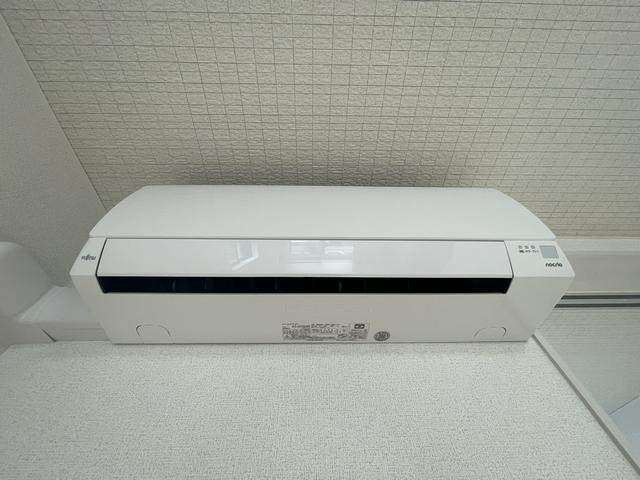 ����15