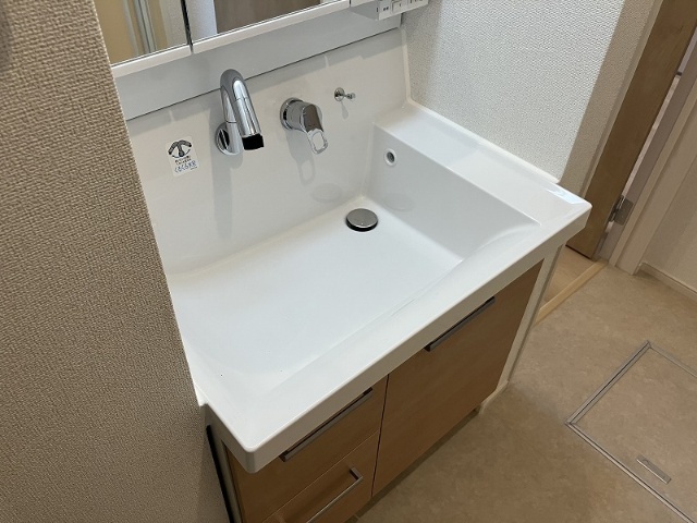 ����8