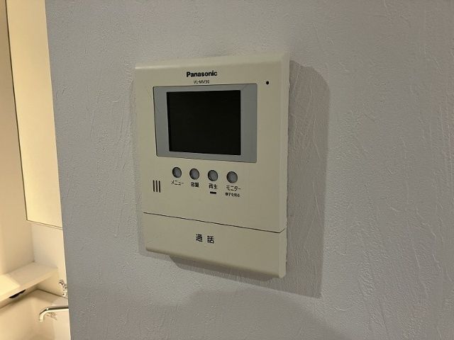 ����18