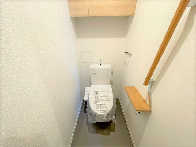 ����9