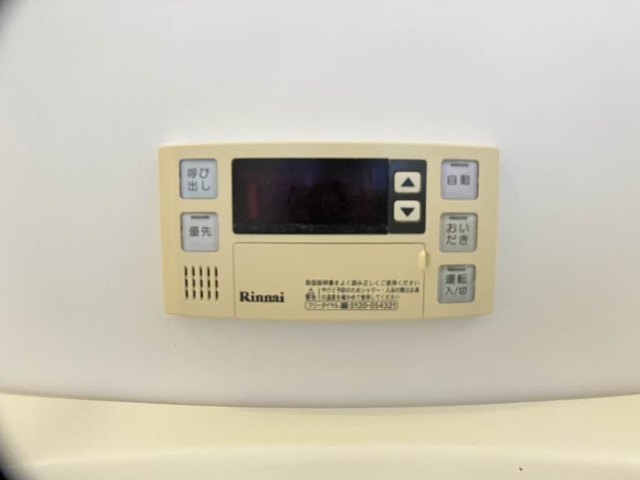 ����12