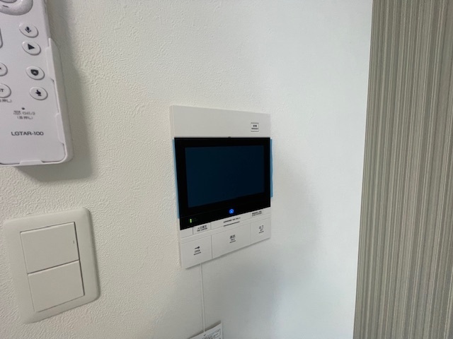 ����12