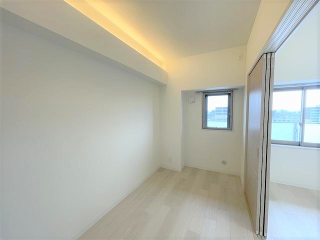 ����15