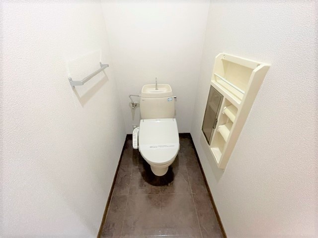 ����9