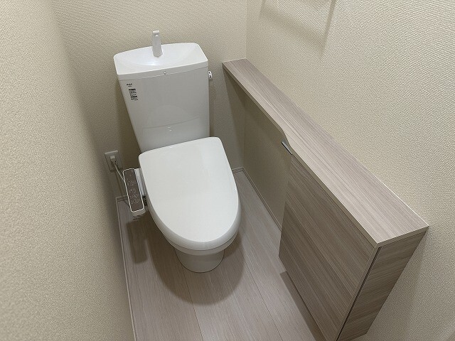 ����8