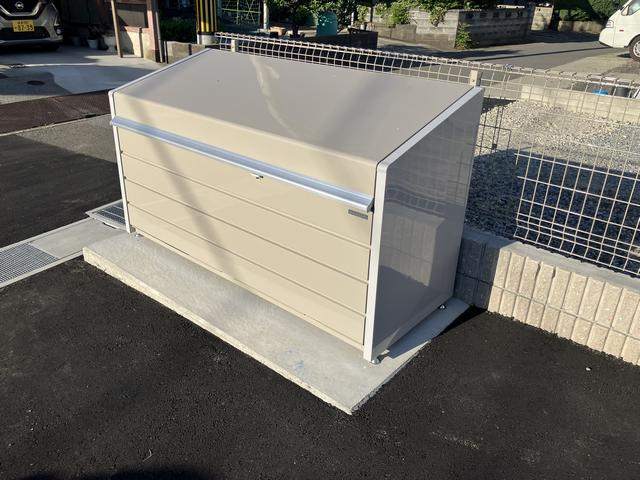 ����15