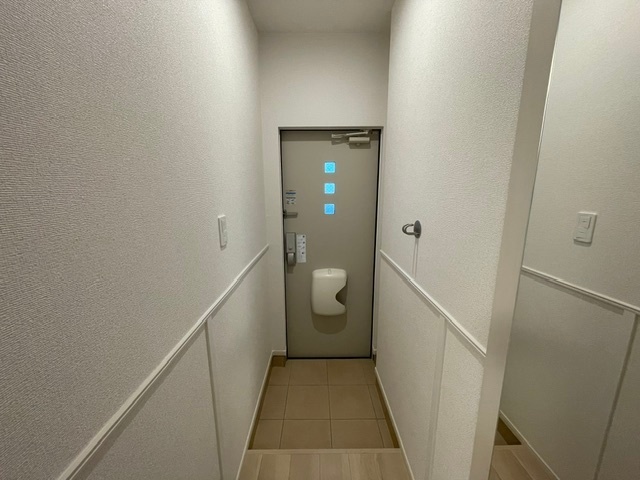 ����8