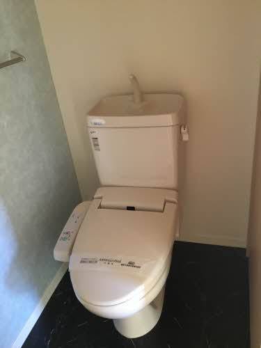 ����4
