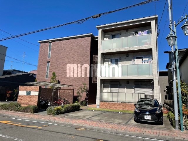 ���C���E�R�z�V�����@�É��w�i�k��23���j