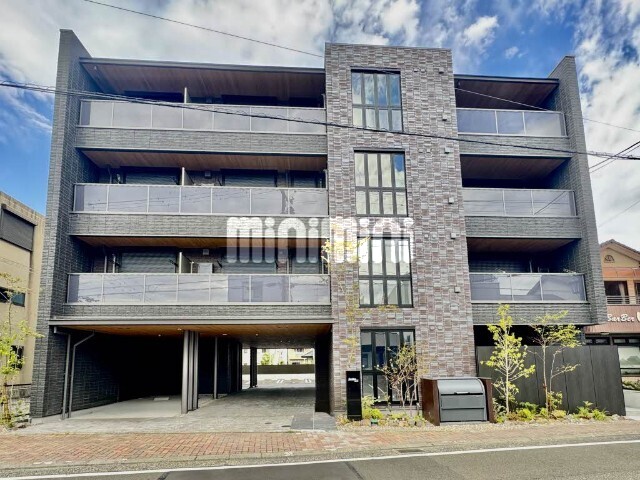 ���C���E�R�z�V�����@�É��w�i�k��23���j