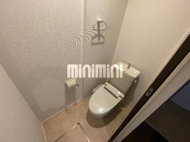 ����4