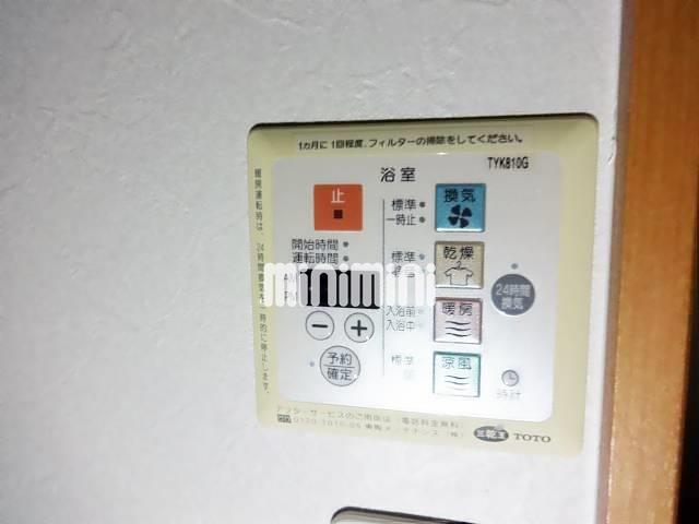 ����15
