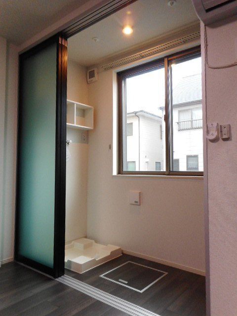 ����8
