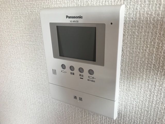 ����9