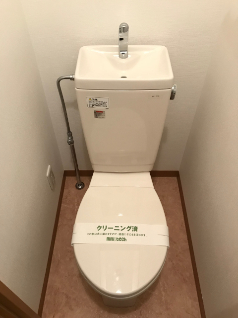 ����4