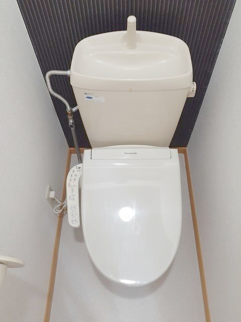 ����4