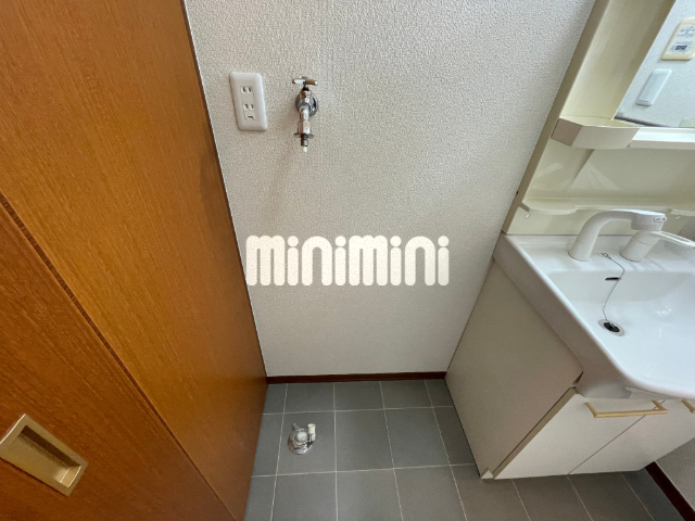 ����8
