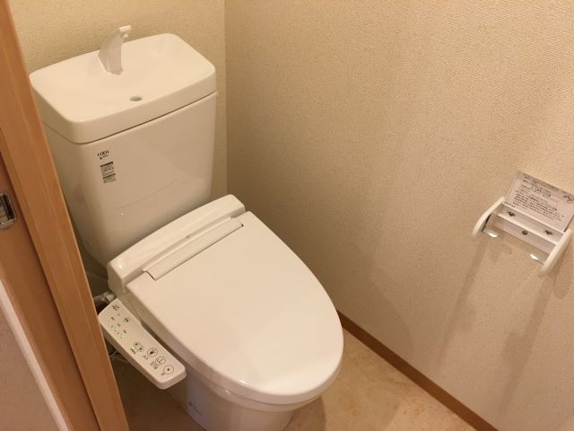 ����4
