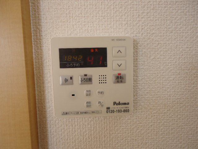 ����12