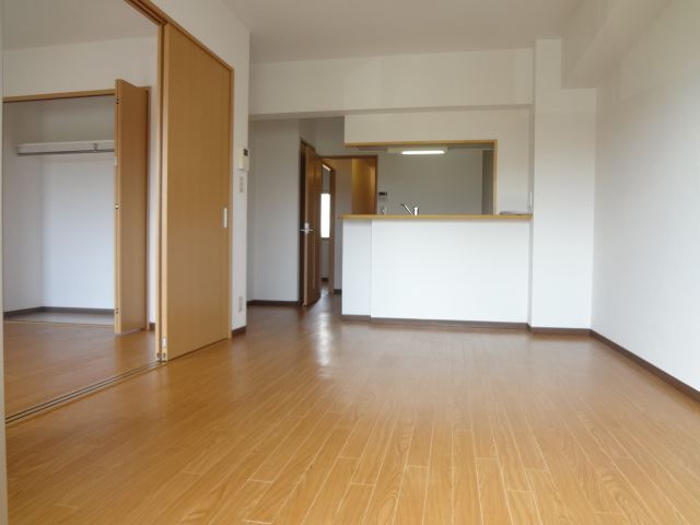 ����17