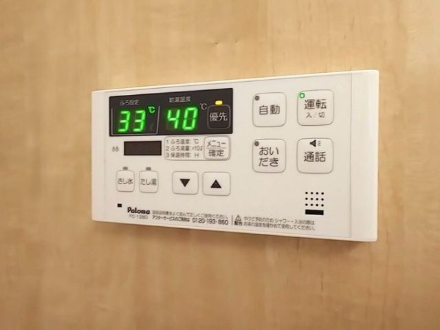 ����15