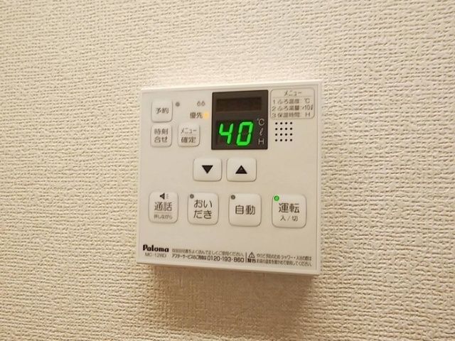 ����12