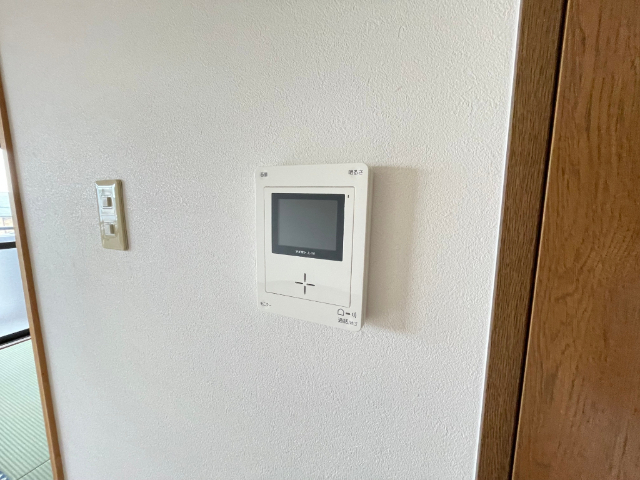����12