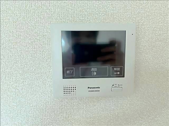 ����9