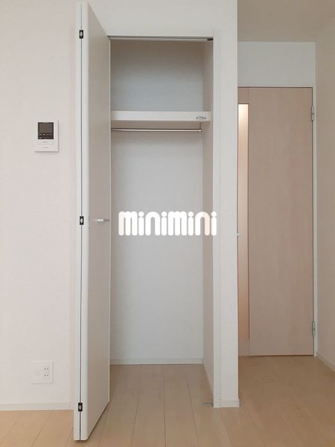 ����8