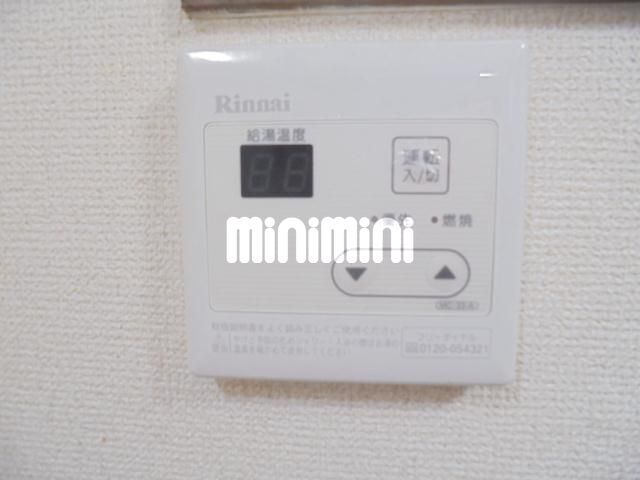 ����15
