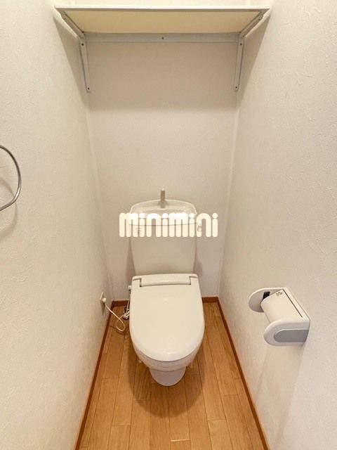 ����4