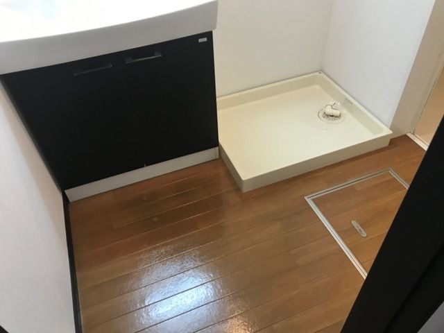 ����18