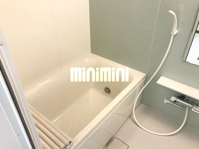����4