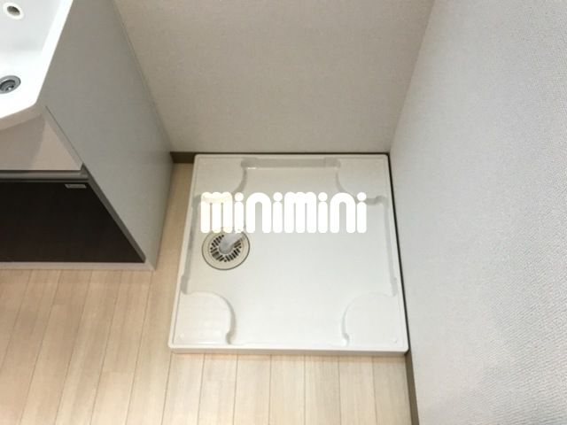 ����12