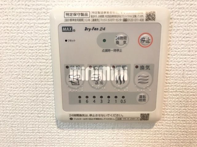 ����15