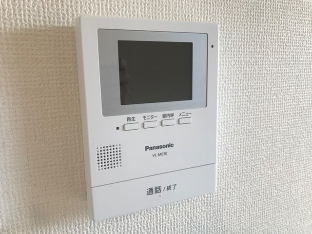 ����9