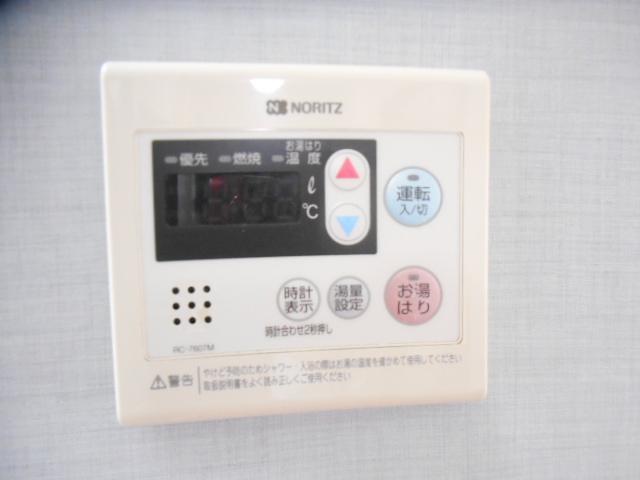 ����17