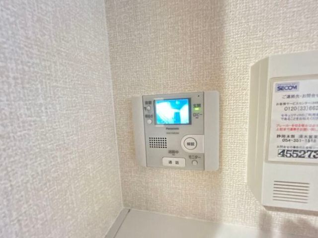 ����12