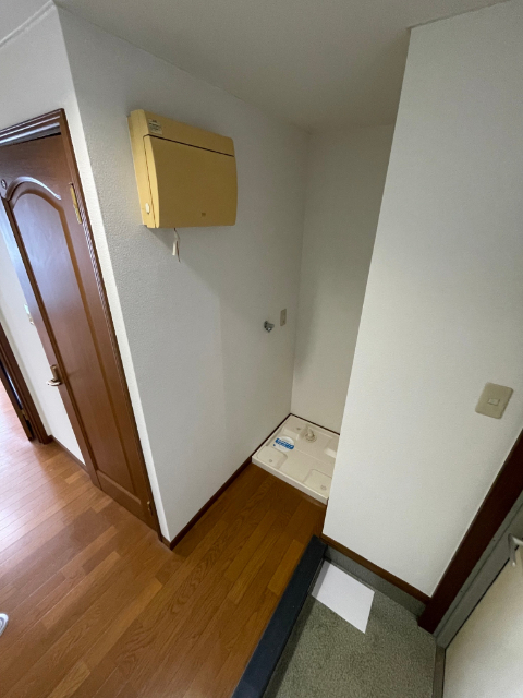 ����13