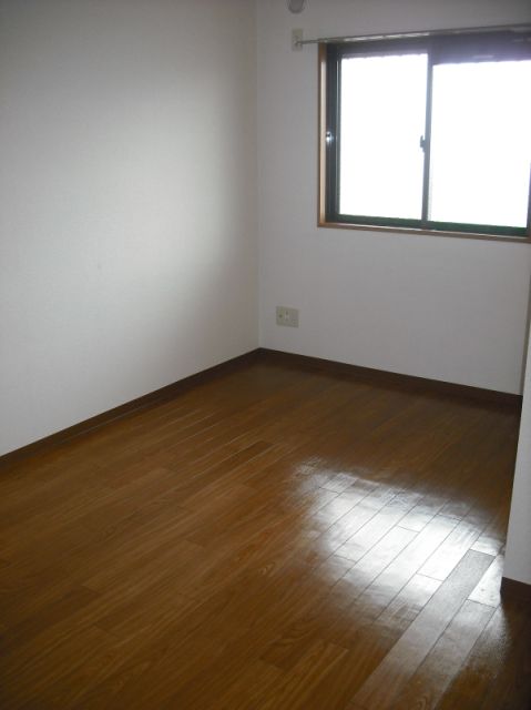 ����9