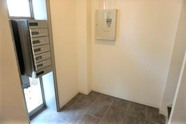 ����15