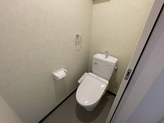 ����3