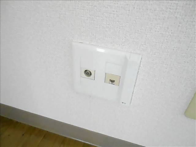 ����15