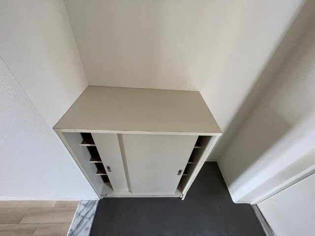 ����8