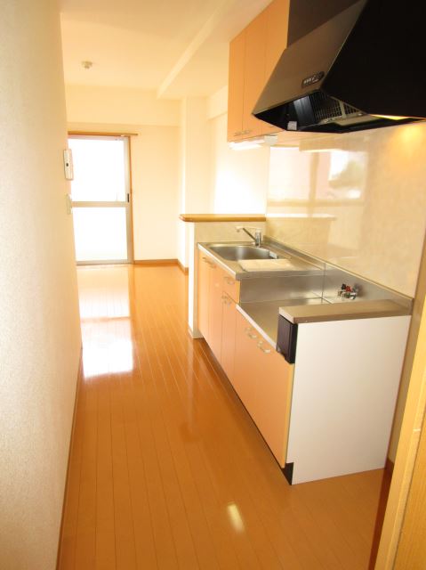 ����12