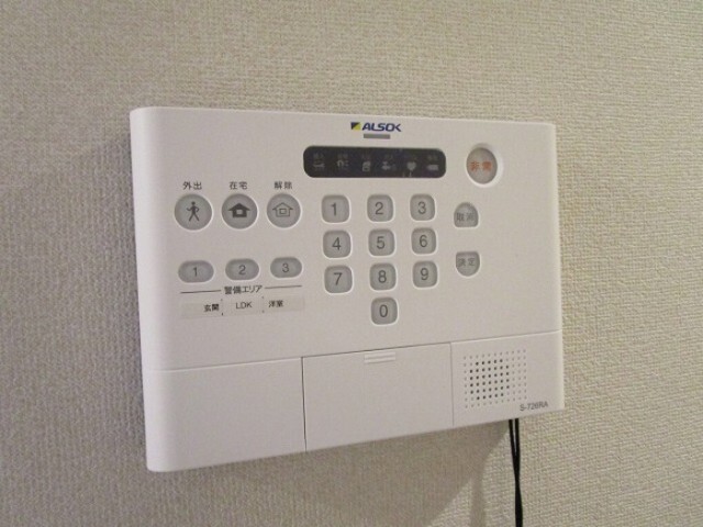 ����12
