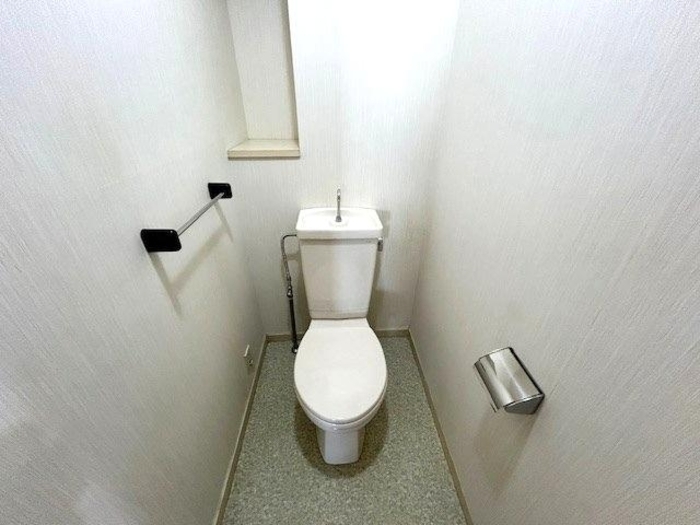 ����4