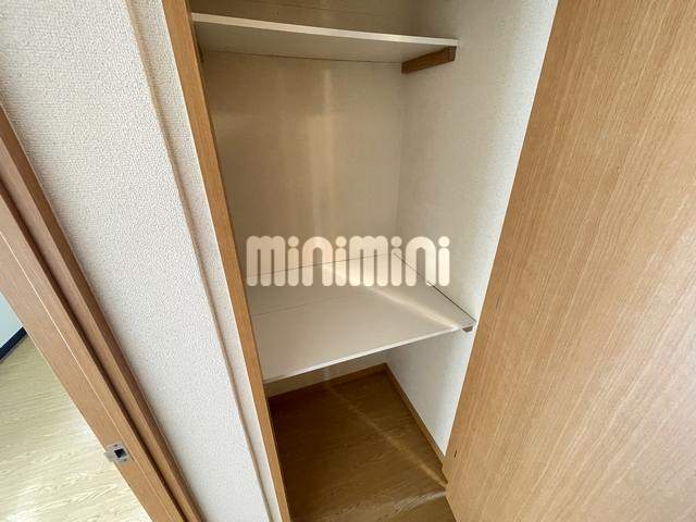 ����17
