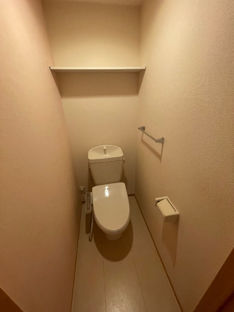����4