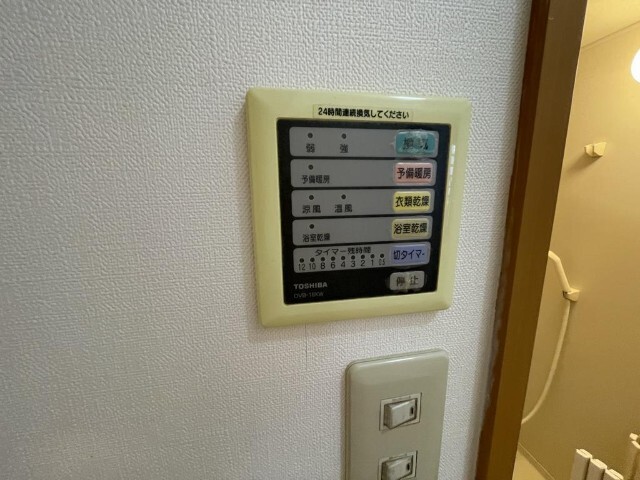 ����15